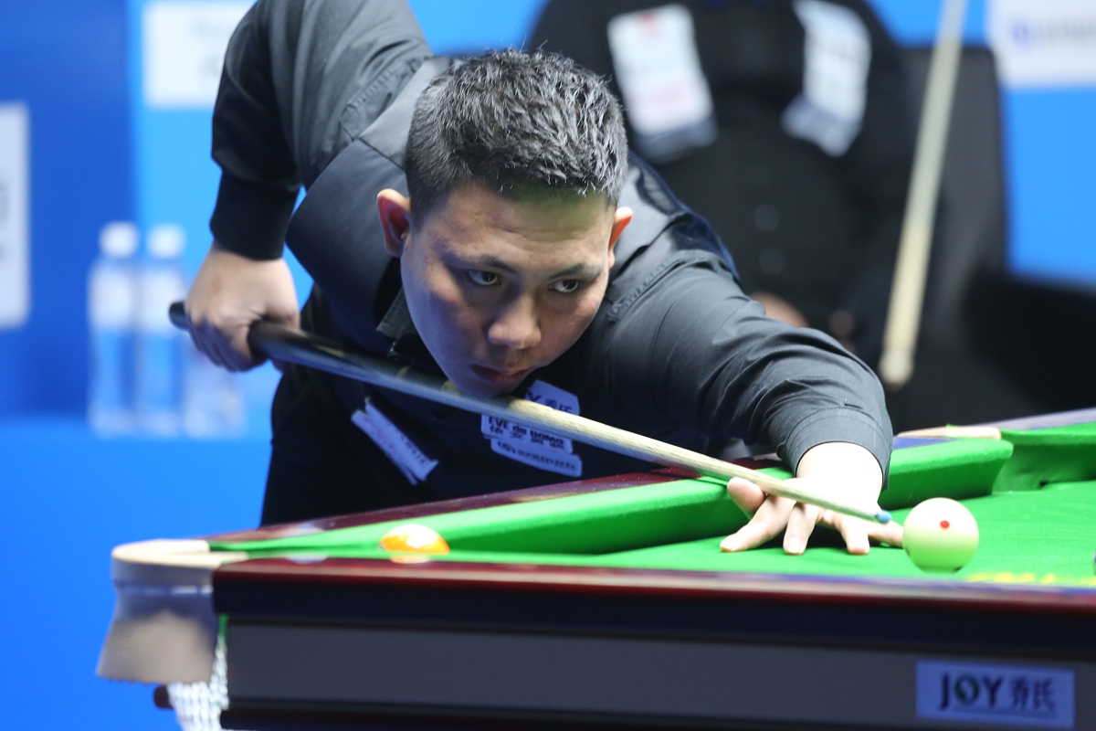 的舞台上站 的舞台上站