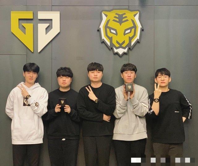 其竞争对手 其竞争对手