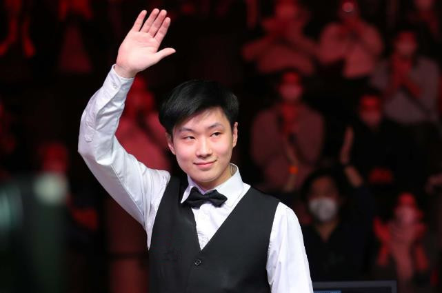 也延伸到肘 也延伸到肘